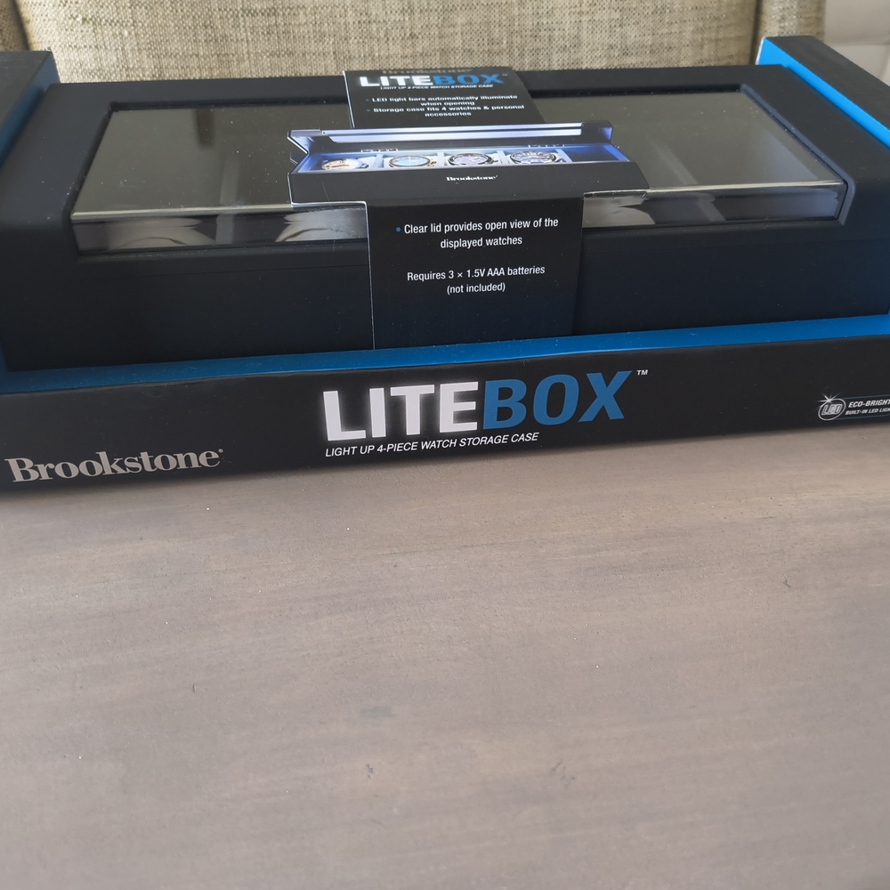 Brookstone LITEBOX Light Up 4-Piece Watch Storage Case - Black/Blue